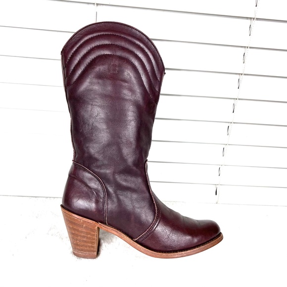 Vintage Shoes - |•GENUINE VINTAGE 70s•| Maroon Leather Heeled Boots Made in the USA